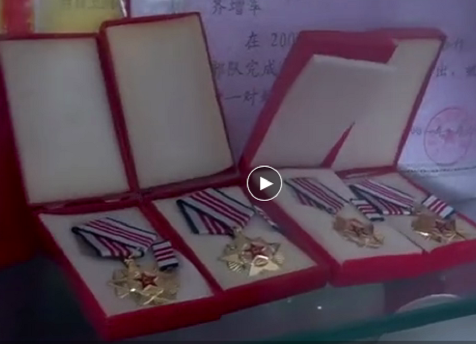 父亲节的蓝色祝福:父亲的晚餐