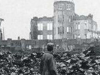 广岛原子弹爆炸时，19岁少女距爆心不到300米，为何能毫发无伤？