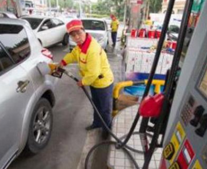 油价今日或“两连跌”:部分地区92号汽油回“8元时代”