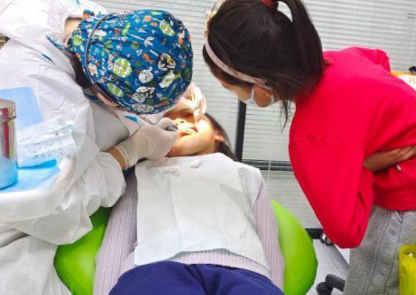 孩子到了换牙期需要矫治吗?医生:早期矫治并非适合所有儿童