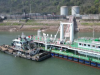长江上游首个5000吨级输油趸船安装就位
