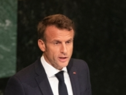 法国总统马克龙表示接受总理阿塔尔政府辞职