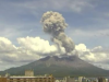 日本樱岛火山喷发 烟柱高达2700米