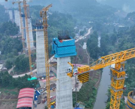 成渝中线高铁全线最高的柳湾特大桥21号主墩封顶