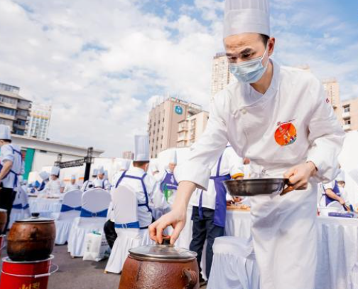 武汉百厨同煨排骨藕汤 开启十大名菜餐厅争霸赛