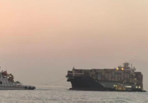 车厘子运输船突发故障 广州海事局高效