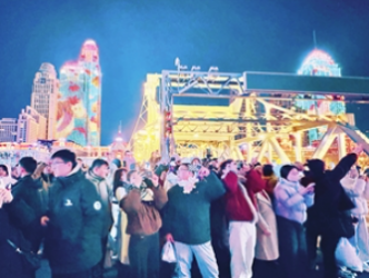 世纪钟广场 亮灯瞬间