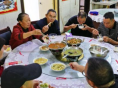 湖北宣恩妥善安置受灾群众：入住宾馆 三餐热食