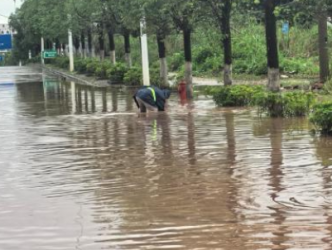 广西防城港市强降雨已持续6天 应急响应调整为四级